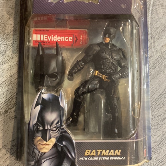 Batman The Dark Knight with Crime Scene Evidence Figure - Picture 4 of 4